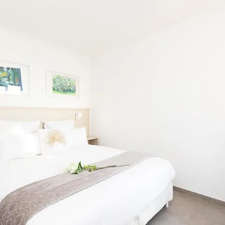 On La Croisette: Luxe 2 Bedrooms/ 2 Baths 아파트 칸느