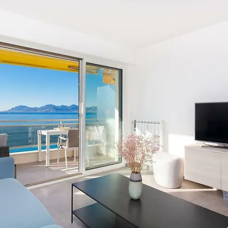 On La Croisette: Luxe 2 Bedrooms/ 2 Baths 아파트 *