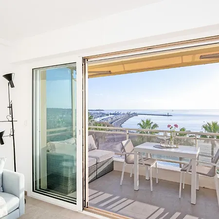 On La Croisette: Luxe 2 Bedrooms/ 2 Baths *