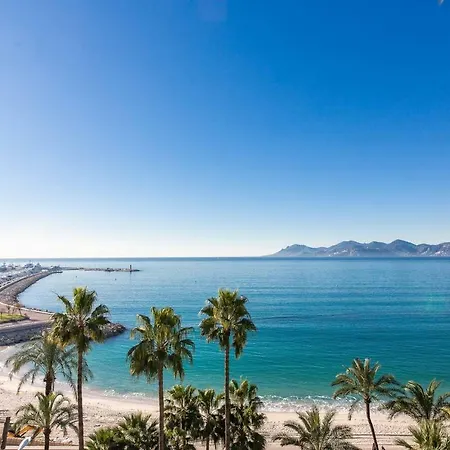 On La Croisette: Luxe 2 Bedrooms/ 2 Baths *