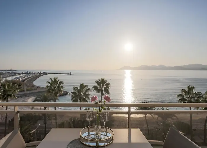 Appartement On La Croisette: Luxe 2 Bedrooms/ 2 Baths