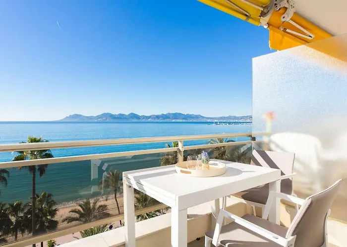 On La Croisette: Luxe 2 Bedrooms/ 2 Baths