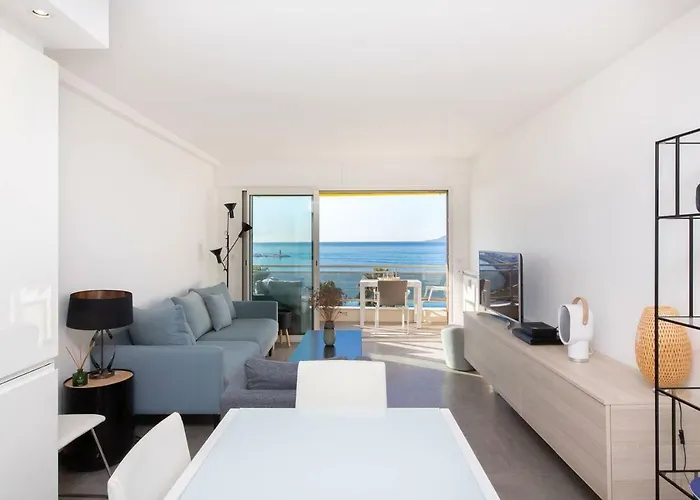 On La Croisette: Luxe 2 Bedrooms/ 2 Baths * Cannes