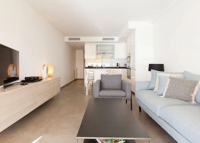On La Croisette: Luxe 2 Bedrooms/ 2 Baths * Cannes