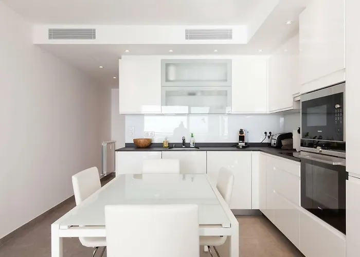 Appartement On La Croisette: Luxe 2 Bedrooms/ 2 Baths *