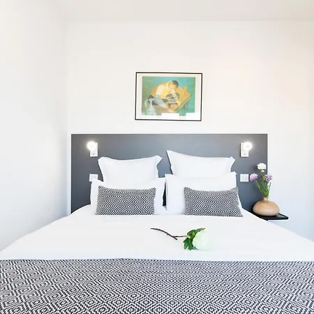 On La Croisette: Luxe 2 Bedrooms/ 2 Baths קאן