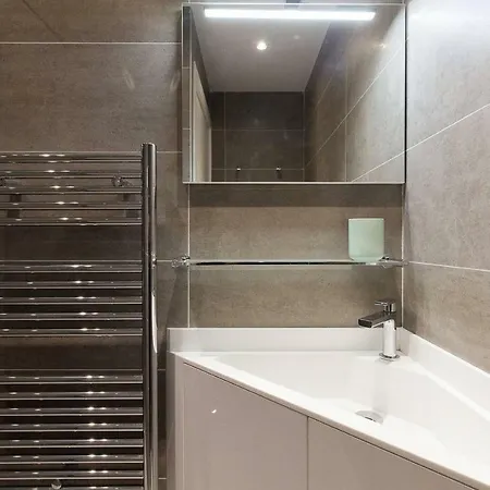 דירה On La Croisette: Luxe 2 Bedrooms/ 2 Baths קאן