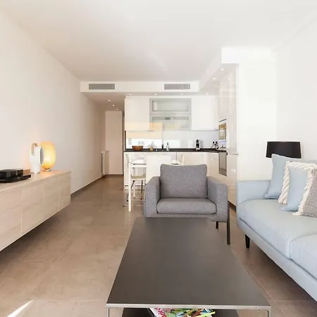 On La Croisette: Luxe 2 Bedrooms/ 2 Baths * קאן
