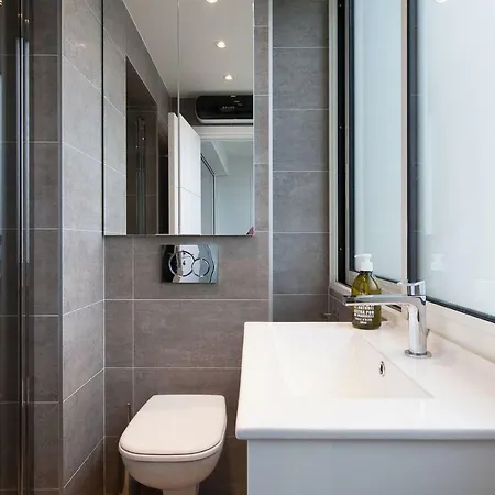 On La Croisette: Luxe 2 Bedrooms/ 2 Baths דירה *