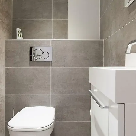 דירה On La Croisette: Luxe 2 Bedrooms/ 2 Baths קאן